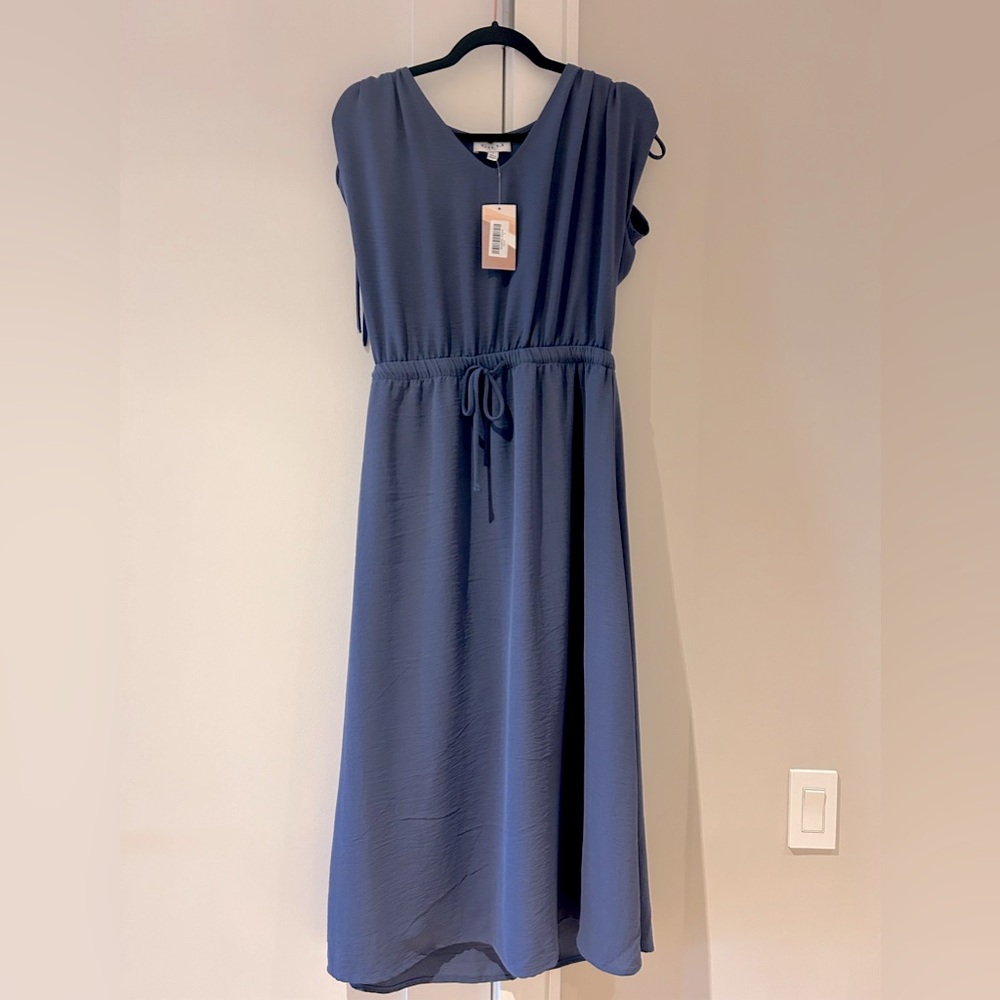 NWT Gilli Dress. Perfect For Summer!